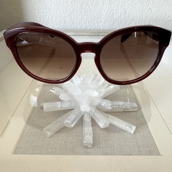PRADA PR 18RS UAN0A6 - OPAL BORDEAUX. Sunglasses. Authentic - Picture 2 of 5